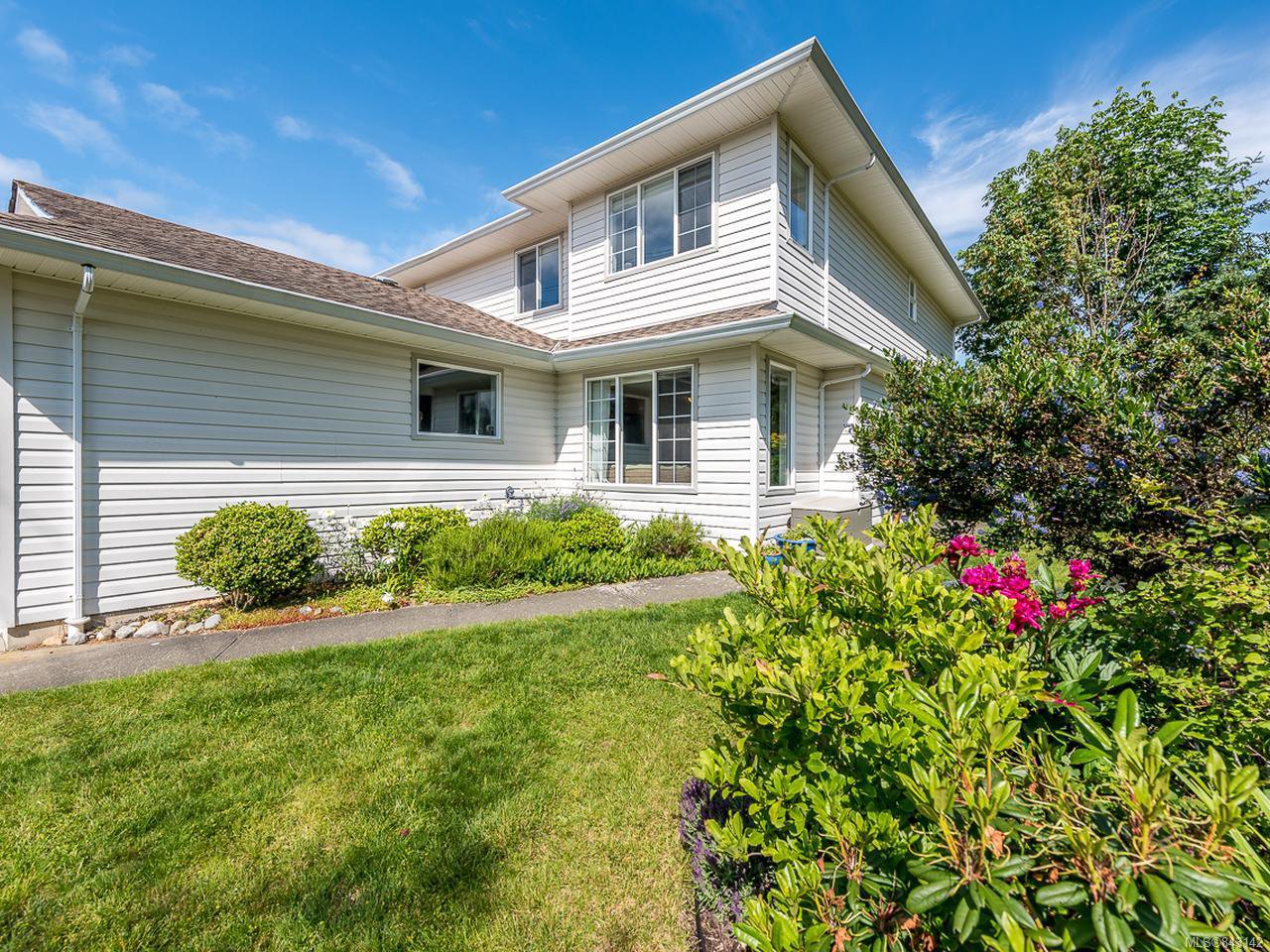 Main Photo: B 2425 1st St in COURTENAY: CV Courtenay City Half Duplex for sale (Comox Valley) : MLS®# 843142