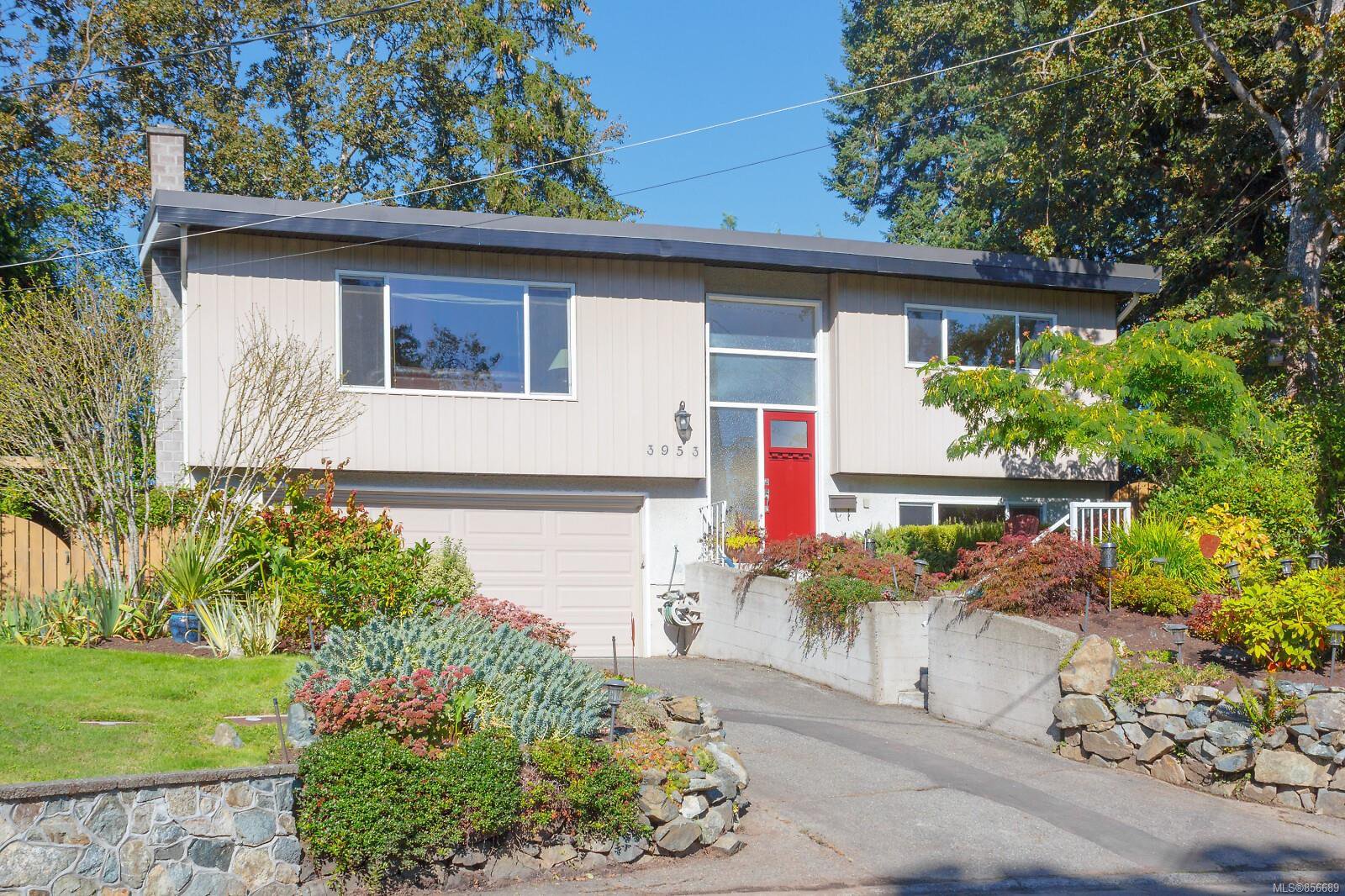 Main Photo: 3953 Margot Pl in : SE Maplewood House for sale (Saanich East) : MLS®# 856689