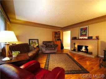 Main Photo: 3810 Merriman Dr in VICTORIA: SE Cedar Hill House for sale (Saanich East) : MLS®# 520966