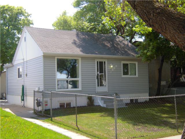 Main Photo: 1998 Pacific Avenue West in WINNIPEG: Brooklands / Weston Residential for sale (West Winnipeg) : MLS®# 1009993