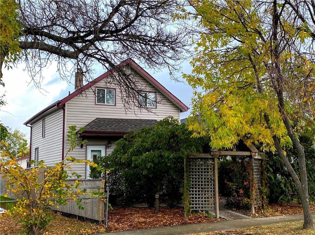 Main Photo: 319 Berry Street in Winnipeg: St James Residential for sale (5E) : MLS®# 202025032