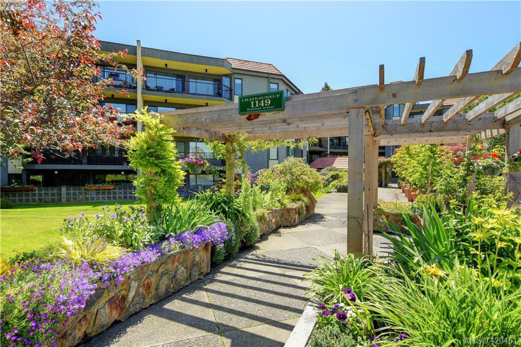 Main Photo: 201 1149 Rockland Ave in VICTORIA: Vi Downtown Condo for sale (Victoria) : MLS®# 832124
