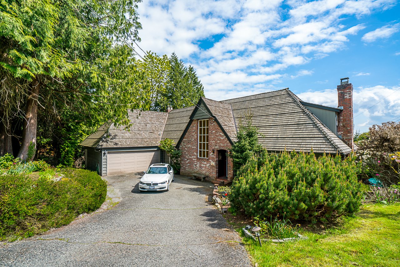 Main Photo: 4785 ESTEVAN PLACE in West Vancouver: House for sale (Caulfield)