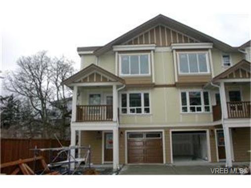 Main Photo: in VICTORIA: La Langford Proper Row/Townhouse for sale (Langford) : MLS®# 464143
