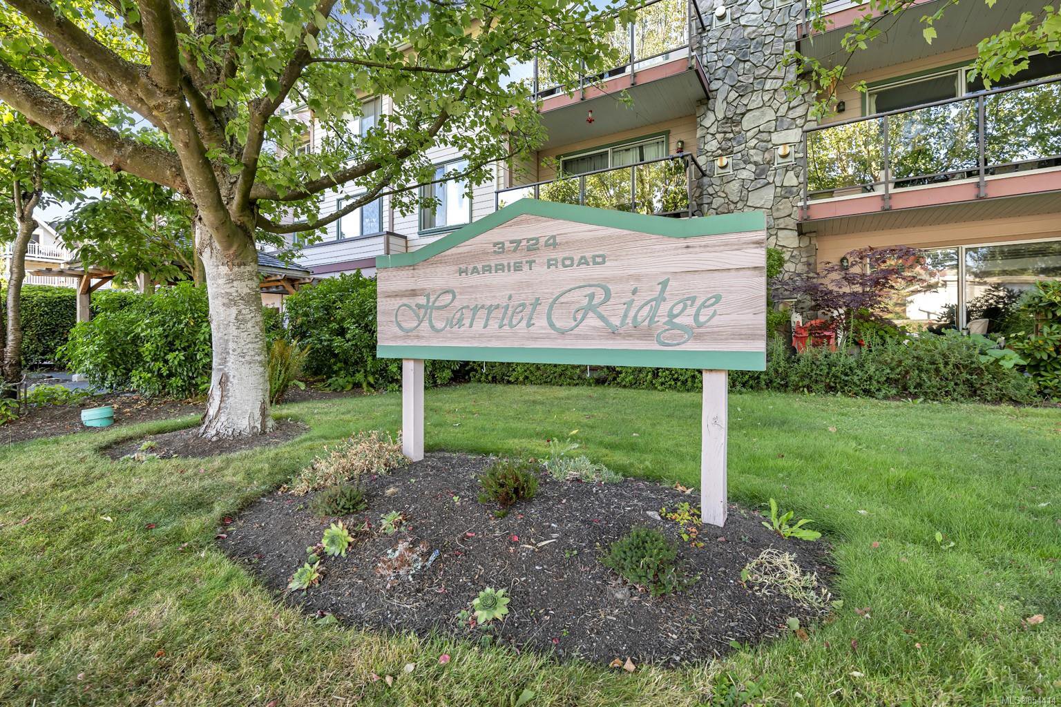 Main Photo: 306 3724 Harriet Rd in : SW Gateway Condo Apartment for sale (Saanich West) : MLS®# 854414