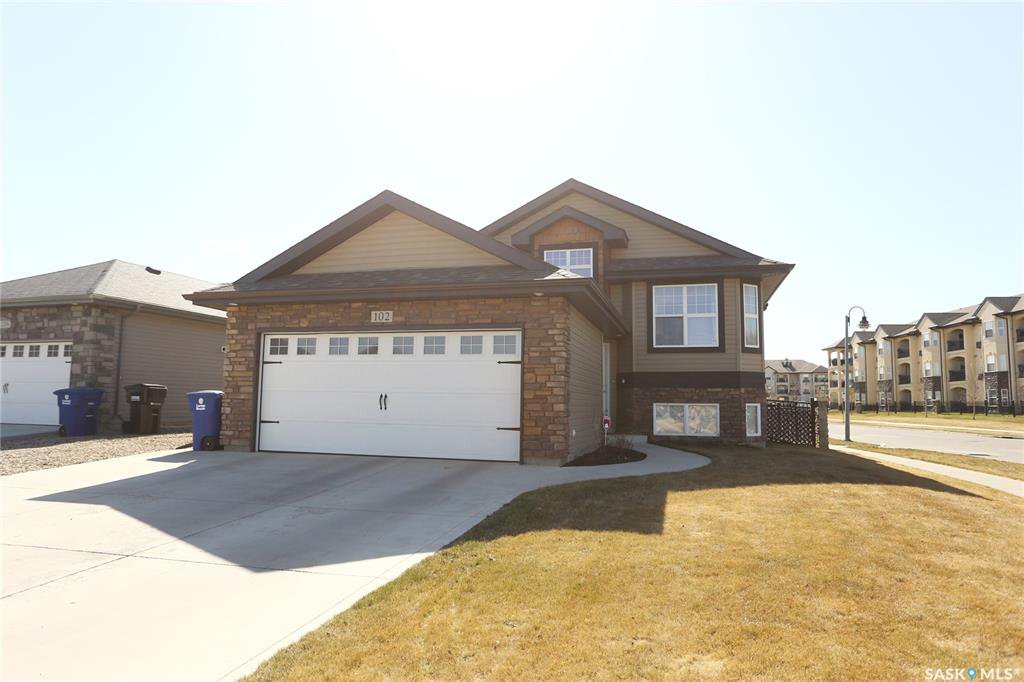 Main Photo: 102 Whalley Crescent in Saskatoon: Stonebridge Residential for sale : MLS®# SK786823