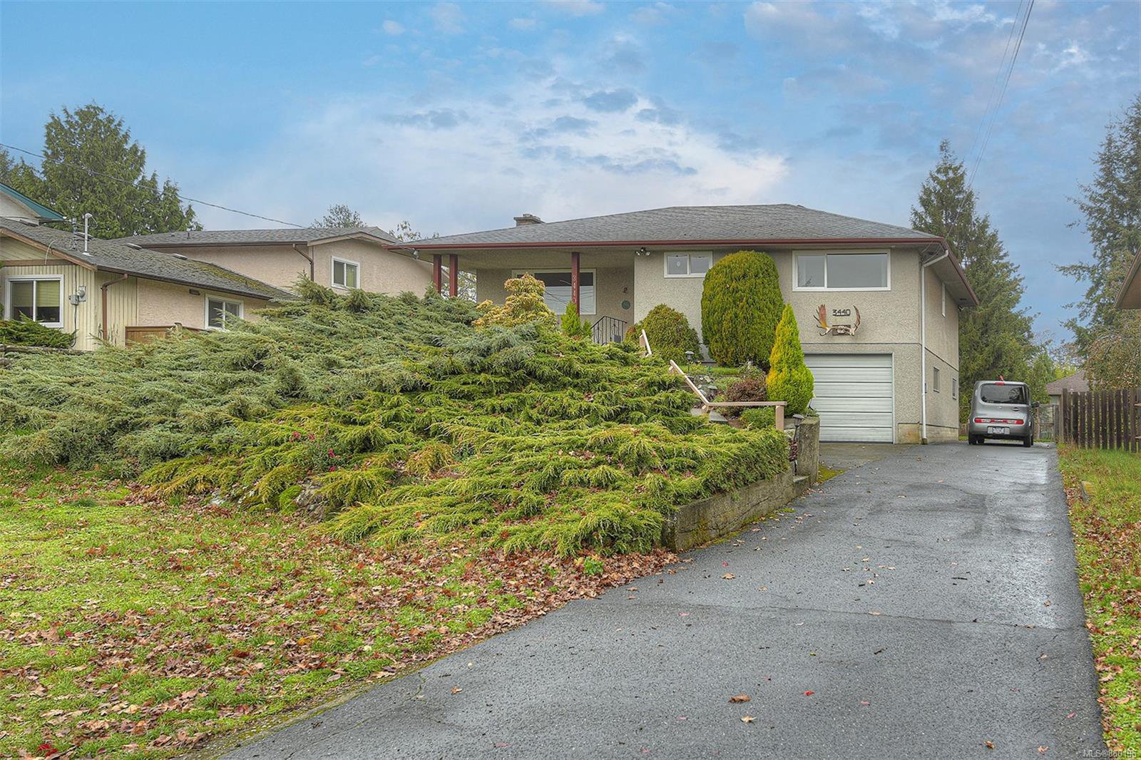 Main Photo: 3440 Cedar Hill Rd in : SE Cedar Hill House for sale (Saanich East) : MLS®# 860196