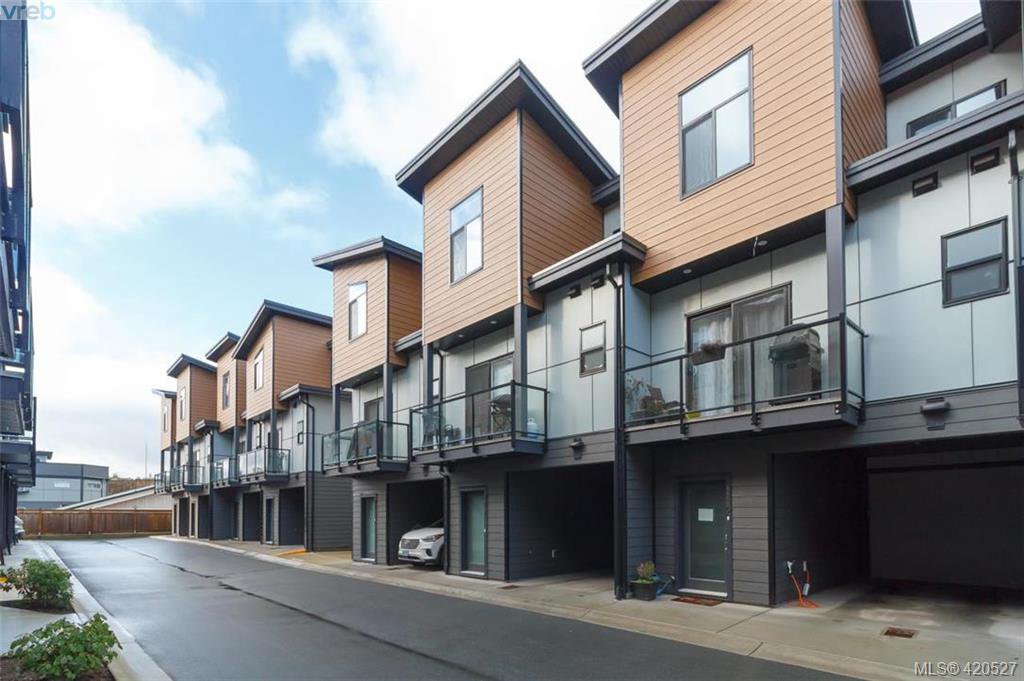 Main Photo: 114 687 Strandlund Ave in VICTORIA: La Langford Proper Row/Townhouse for sale (Langford) : MLS®# 832281