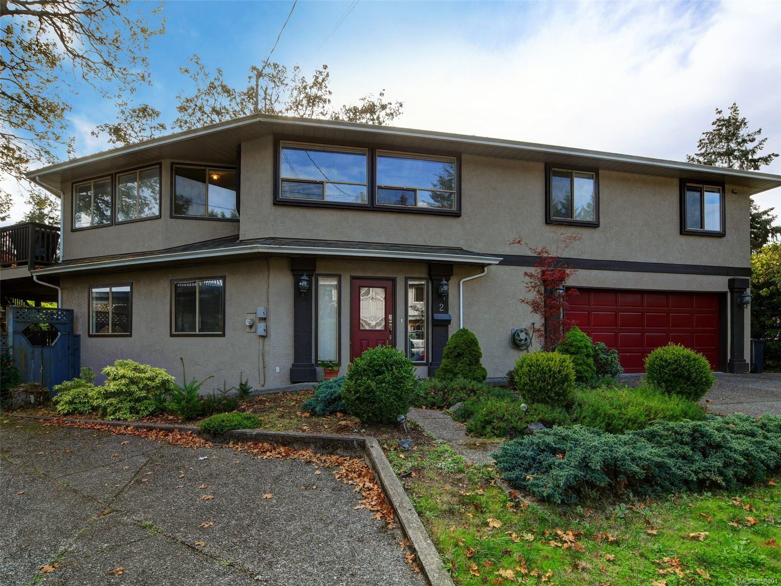 Main Photo: 2 871 Parklands Dr in : Es Gorge Vale House for sale (Esquimalt) : MLS®# 858001