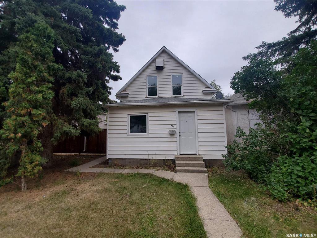Main Photo: 438 S Avenue South in Saskatoon: Pleasant Hill Residential for sale : MLS®# SK826926