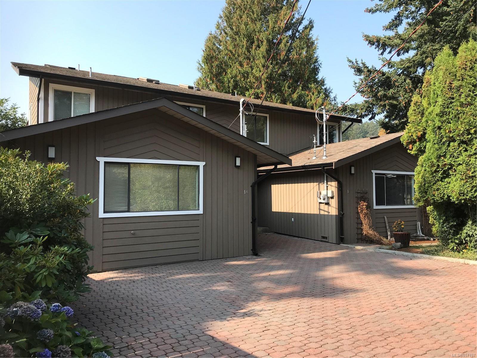 Main Photo: 1 Price Rd in : VR View Royal Full Duplex for sale (View Royal) : MLS®# 857197