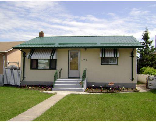 Main Photo: 241 GATEWAY Road in WINNIPEG: East Kildonan Residential for sale (North East Winnipeg) : MLS®# 2912436