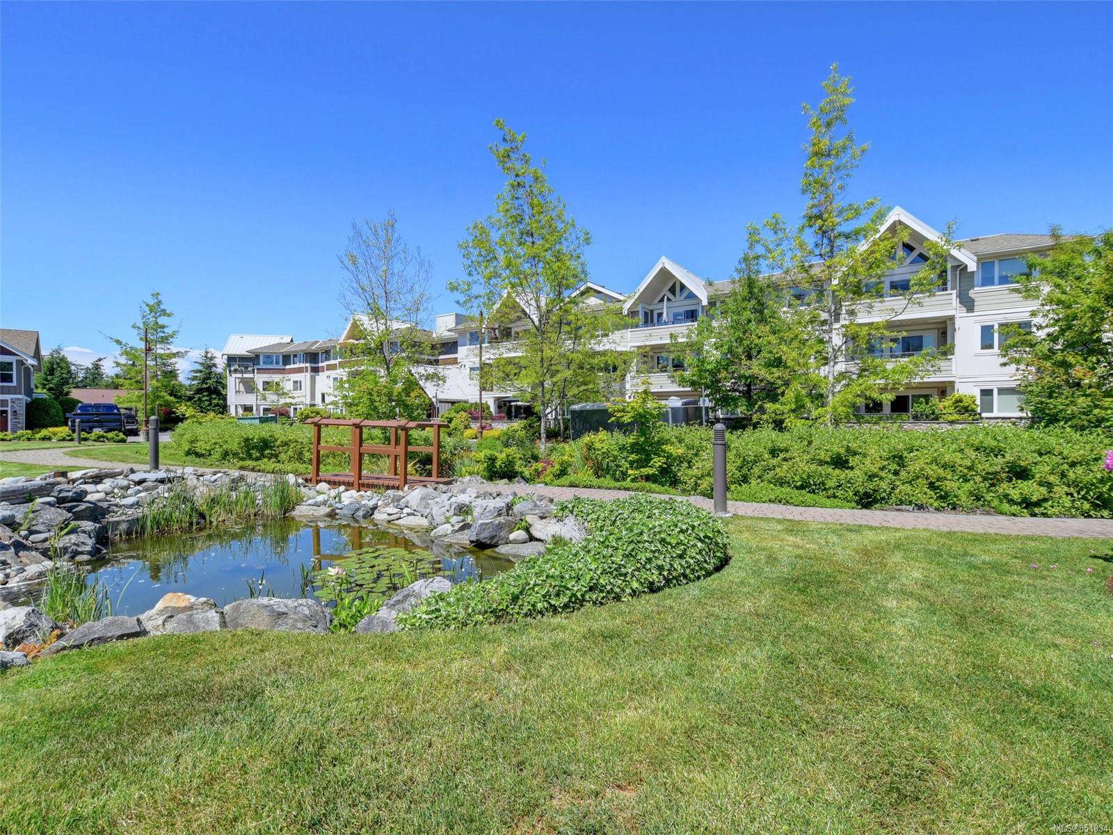 Main Photo: 209 537 Heatherdale Lane in : SW Royal Oak Condo for sale (Saanich West) : MLS®# 851834