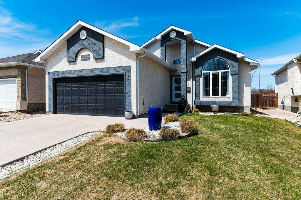 Main Photo: 72 Orchard Hill Drive in Winnipeg: Royalwood Residential for sale (2J) : MLS®# 202015350