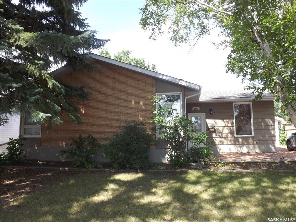 Main Photo: 107 McDonald Road in Estevan: Hillcrest RB Residential for sale : MLS®# SK821007