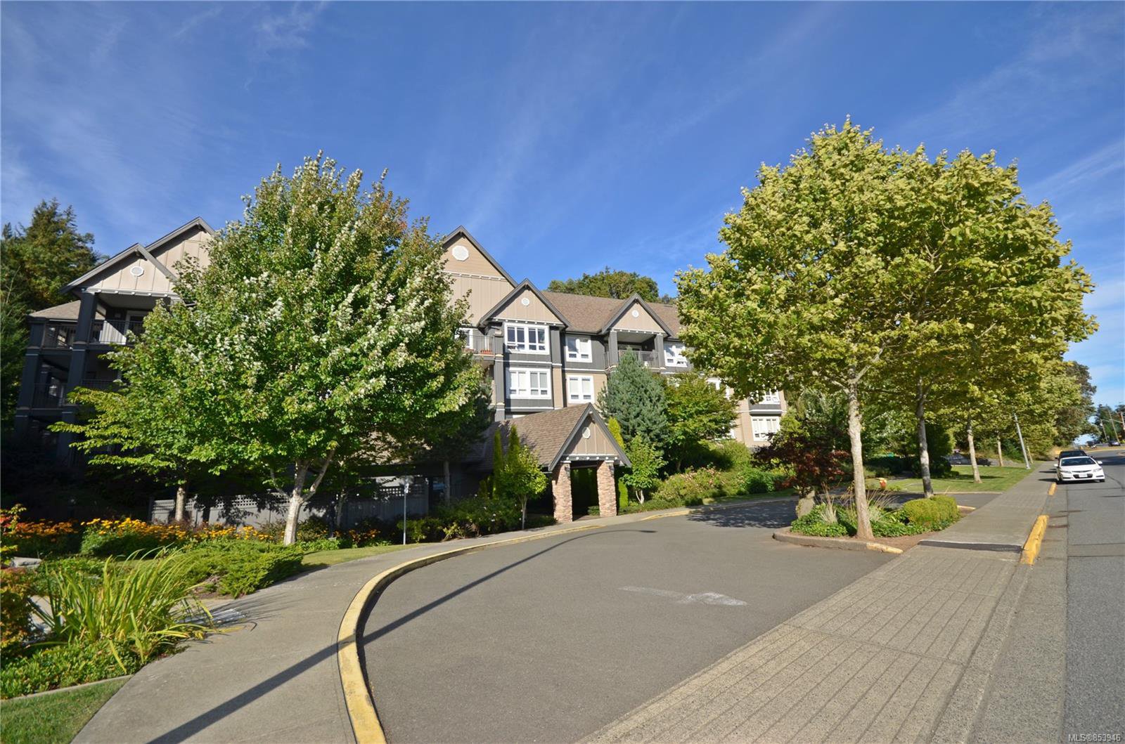 Main Photo: 305 1620 Townsite Rd in : Na Central Nanaimo Condo Apartment for sale (Nanaimo) : MLS®# 853946