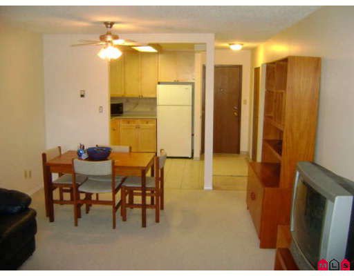 Main Photo: 102 1526 GEORGE Street in White_Rock: White Rock Condo for sale in "SIR PHILLIPS" (South Surrey White Rock) : MLS®# F2908488