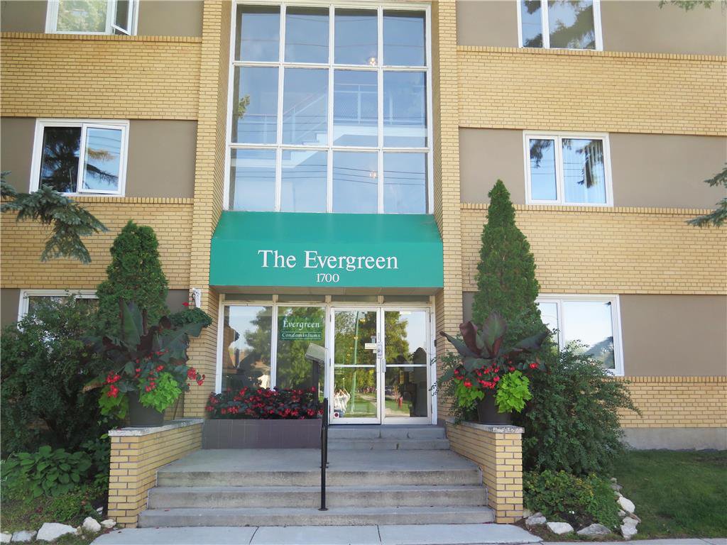 Main Photo: 5 1700 Taylor Avenue in Winnipeg: River Heights South Condominium for sale (1D) : MLS®# 1925934