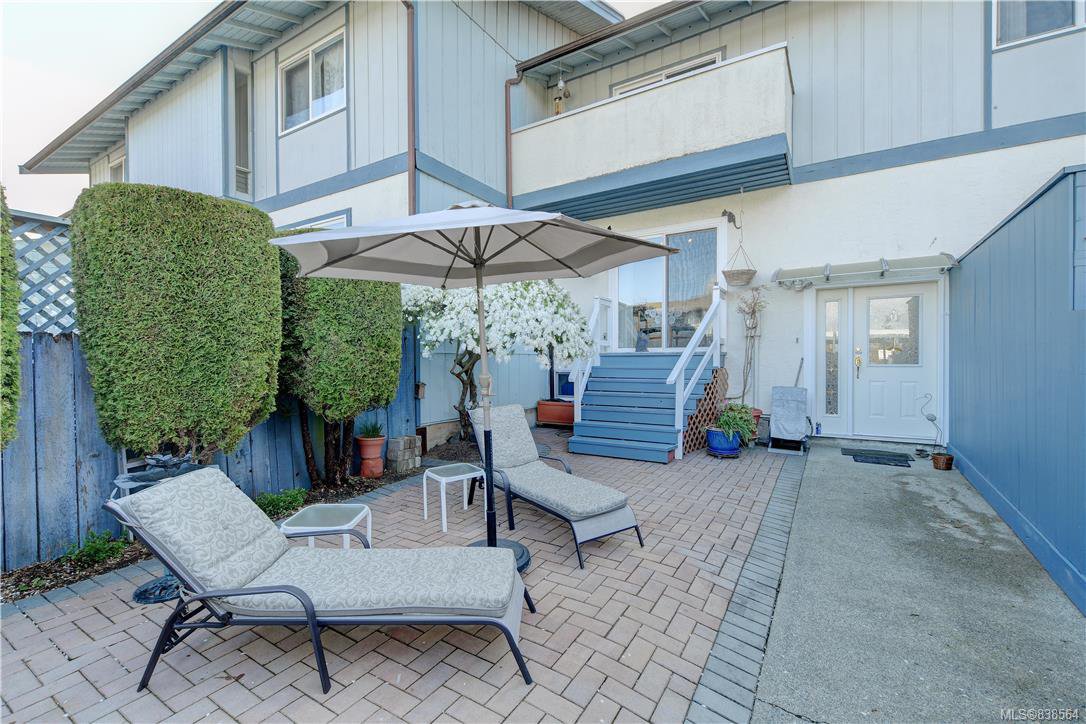 Main Photo: 50 3987 Gordon Head Rd in Saanich: SE Gordon Head Row/Townhouse for sale (Saanich East) : MLS®# 838564