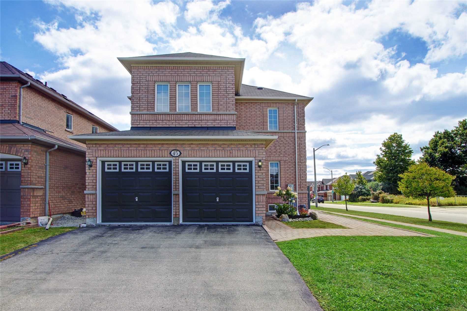 Main Photo: 45 Brackenwood Ave in Richmond Hill: Freehold for sale : MLS®# N4574998