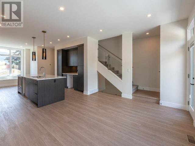 Main Photo: 385 TOWNLEY STREET in Penticton: House for sale : MLS®# 183471