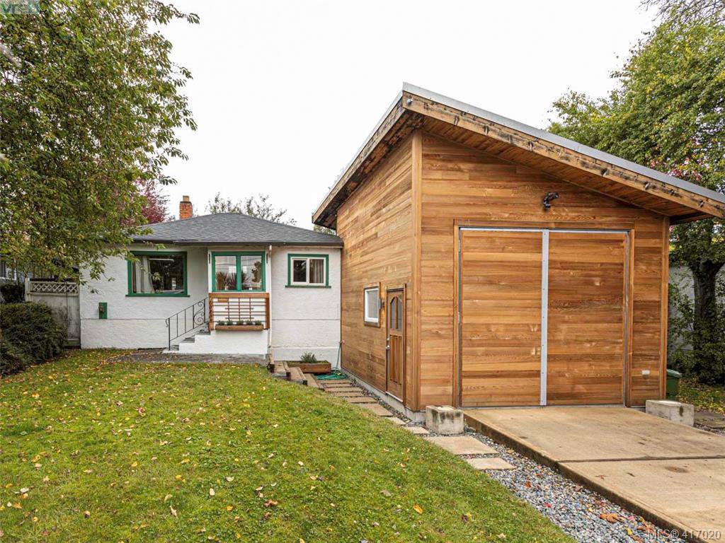 Main Photo: 10208 Resthaven Drive in SIDNEY: Si Sidney North-East Single Family Detached for sale (Sidney) : MLS®# 417020
