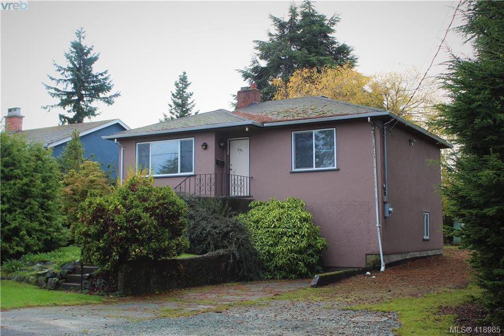 Main Photo: 221 Homer Rd in VICTORIA: SW Tillicum Single Family Detached for sale (Saanich West) : MLS®# 829260