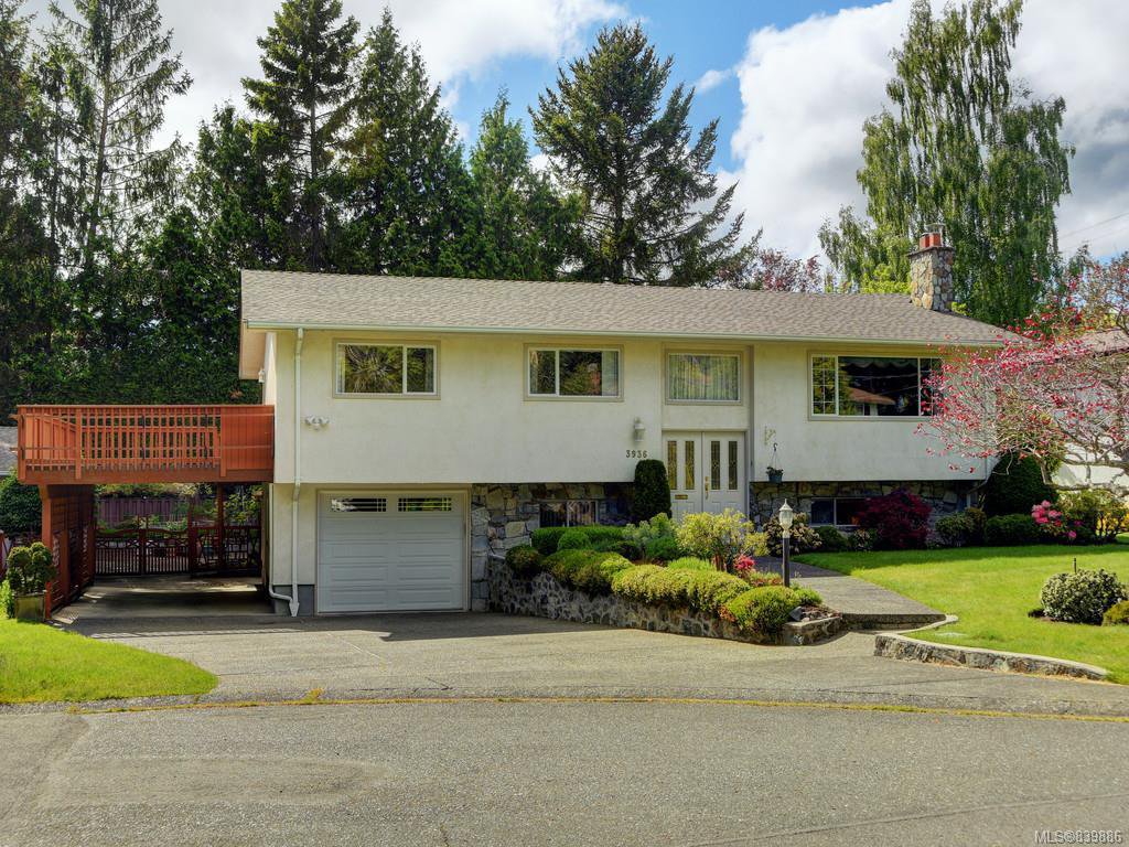 Main Photo: 3936 Oakdale Pl in Saanich: SE Mt Doug House for sale (Saanich East) : MLS®# 839886