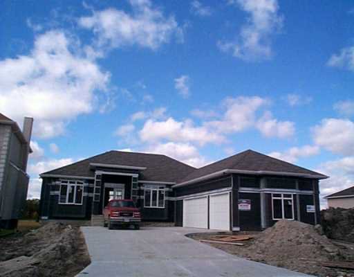 Main Photo: 79 WESTWATER Drive in WINNIPEG: Windsor Park / Southdale / Island Lakes Single Family Detached for sale (South East Winnipeg) : MLS®# 2403019