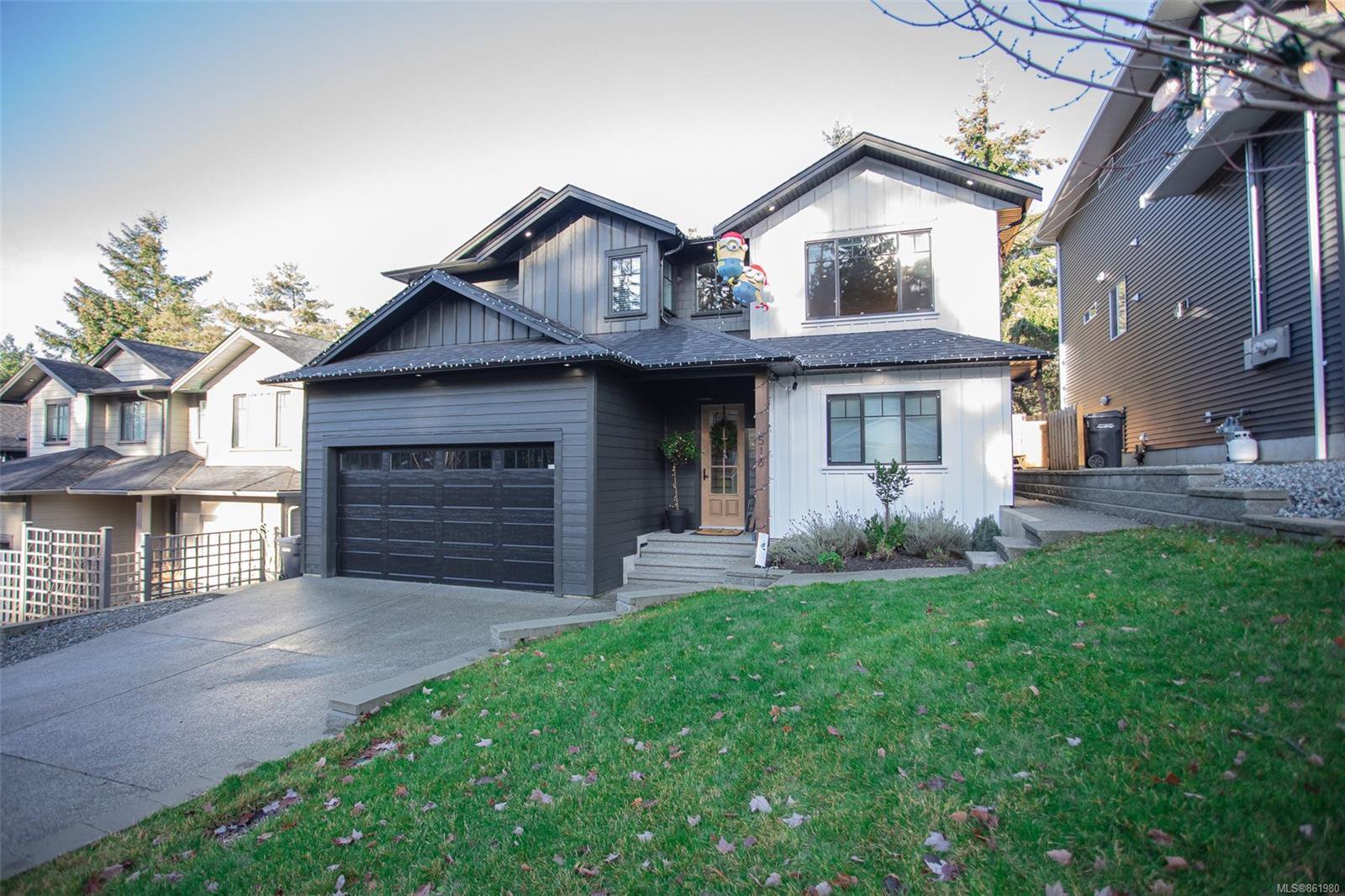 460 Realty Win Myint and Sandy Liu real estate agents in Nanaimo