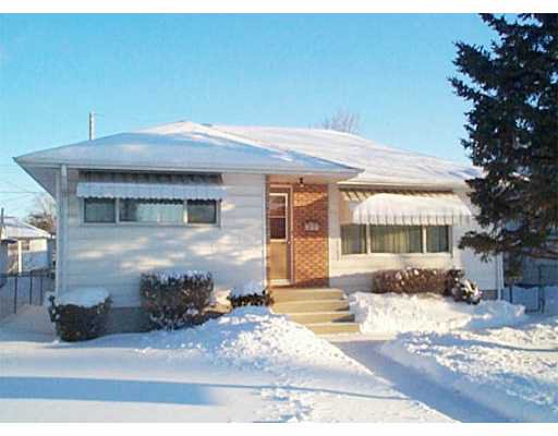 Main Photo: 609 DALLENLEA Avenue in WINNIPEG: East Kildonan Single Family Detached for sale (North East Winnipeg) : MLS®# 2400031