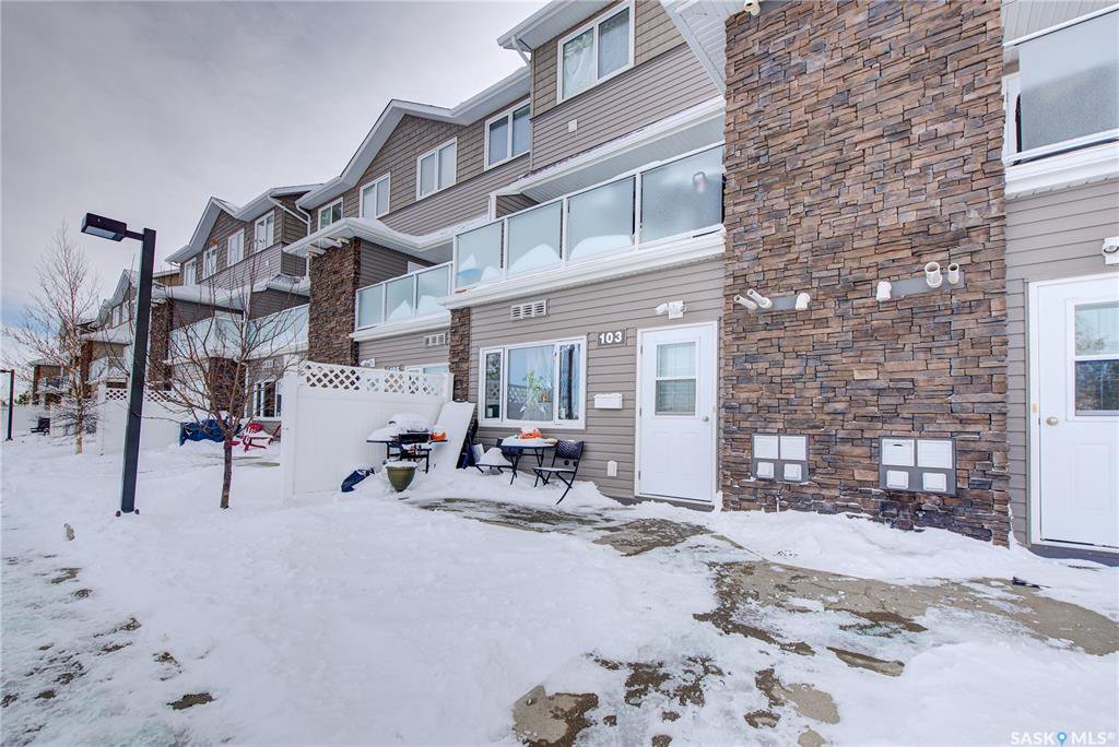 Main Photo: 103 1022 Hampton Circle in Saskatoon: Hampton Village Residential for sale : MLS®# SK831156