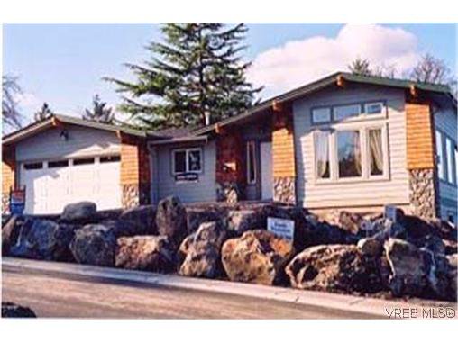 Main Photo: in VICTORIA: Es Kinsmen Park House for sale (Esquimalt) : MLS®# 277704