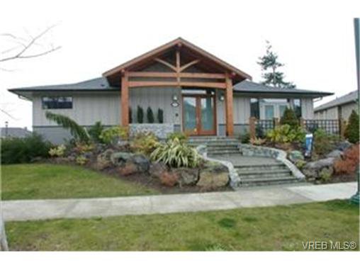 Main Photo: in VICTORIA: Co Latoria House for sale (Colwood) : MLS®# 417431
