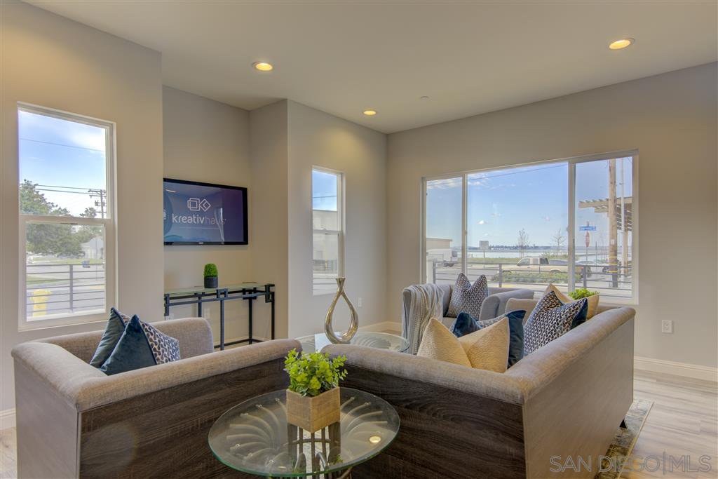 Main Photo: IMPERIAL BEACH House for sale : 4 bedrooms : 1251 Cypress Ave