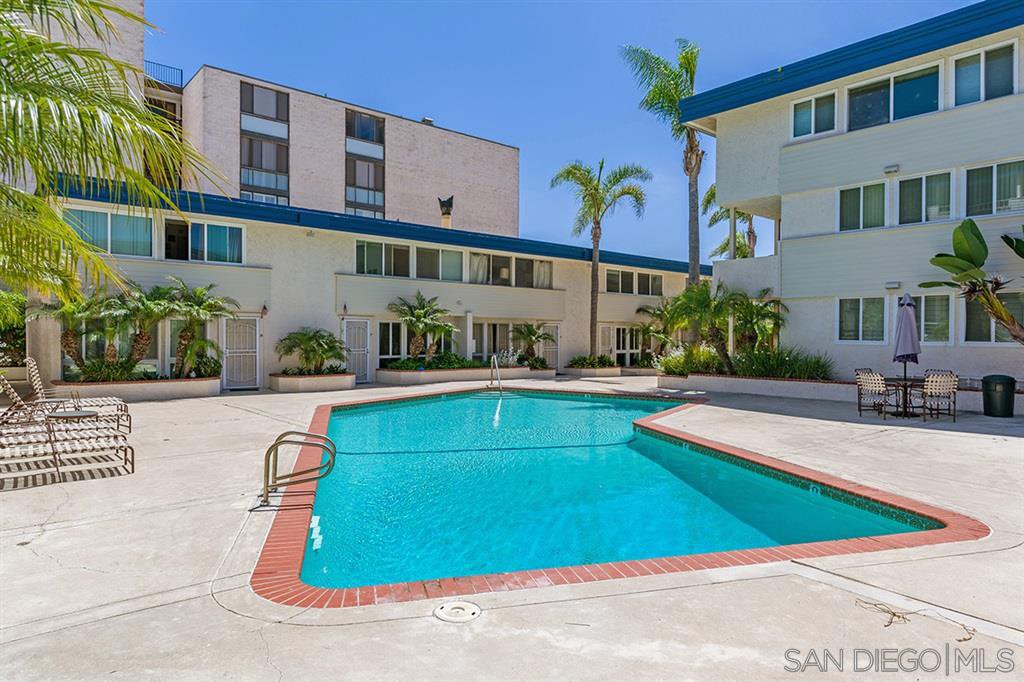 Main Photo: PACIFIC BEACH Condo for sale : 2 bedrooms : 3920 Riviera Dr #S in San Diego