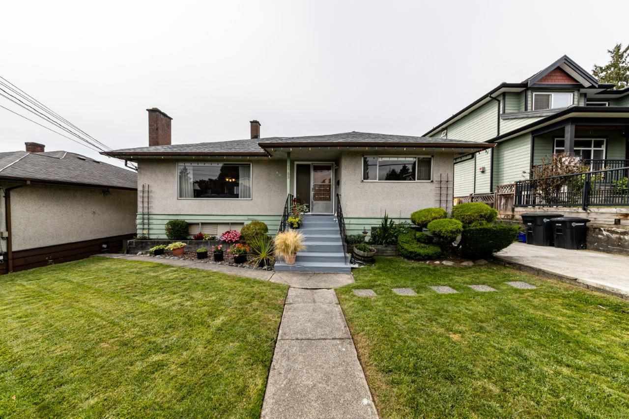 Main Photo: 7789 DOW AVENUE in Burnaby: South Slope House for sale (Burnaby South) : MLS®# R2404134