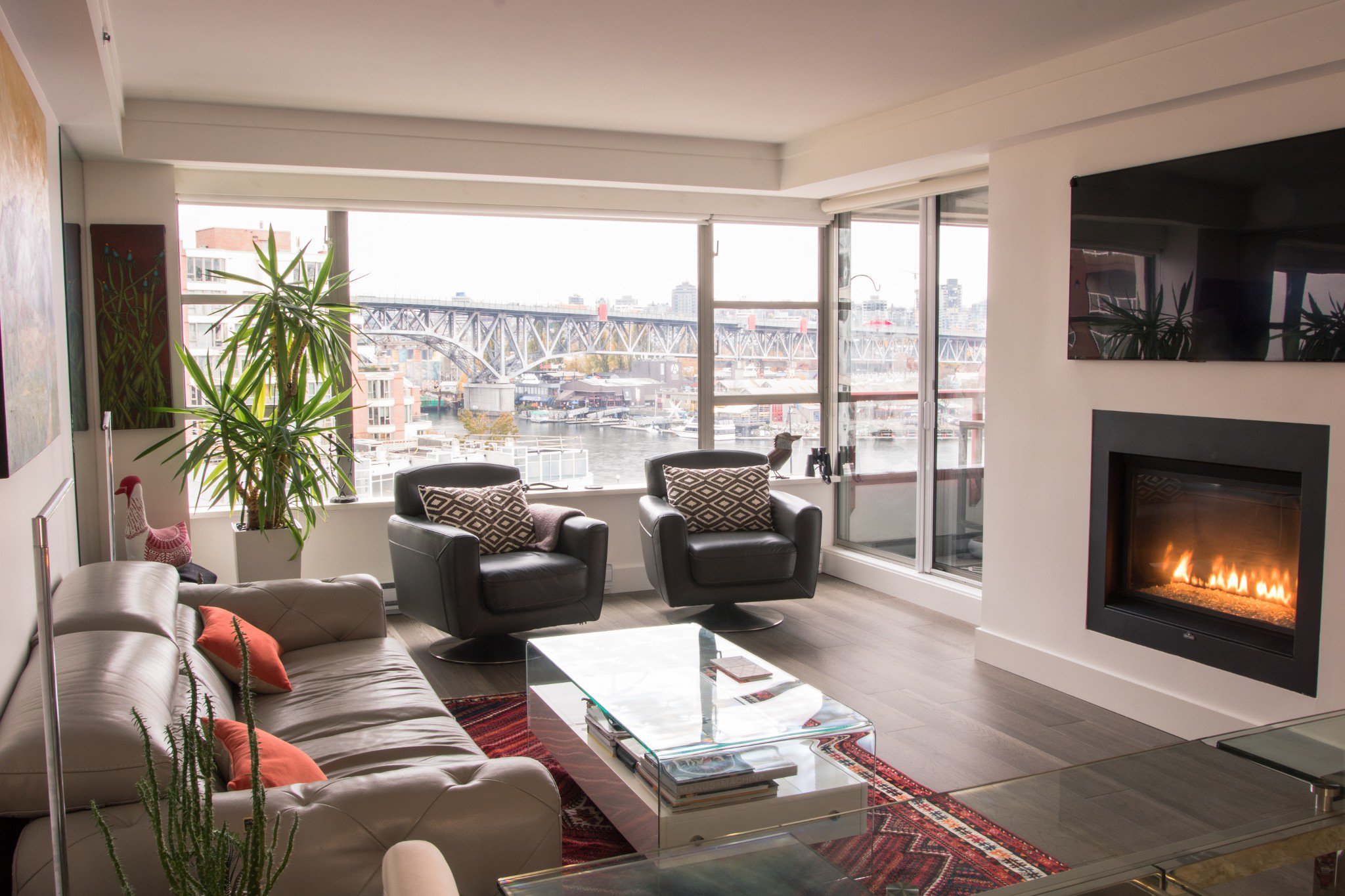 Main Photo: : Condo for sale