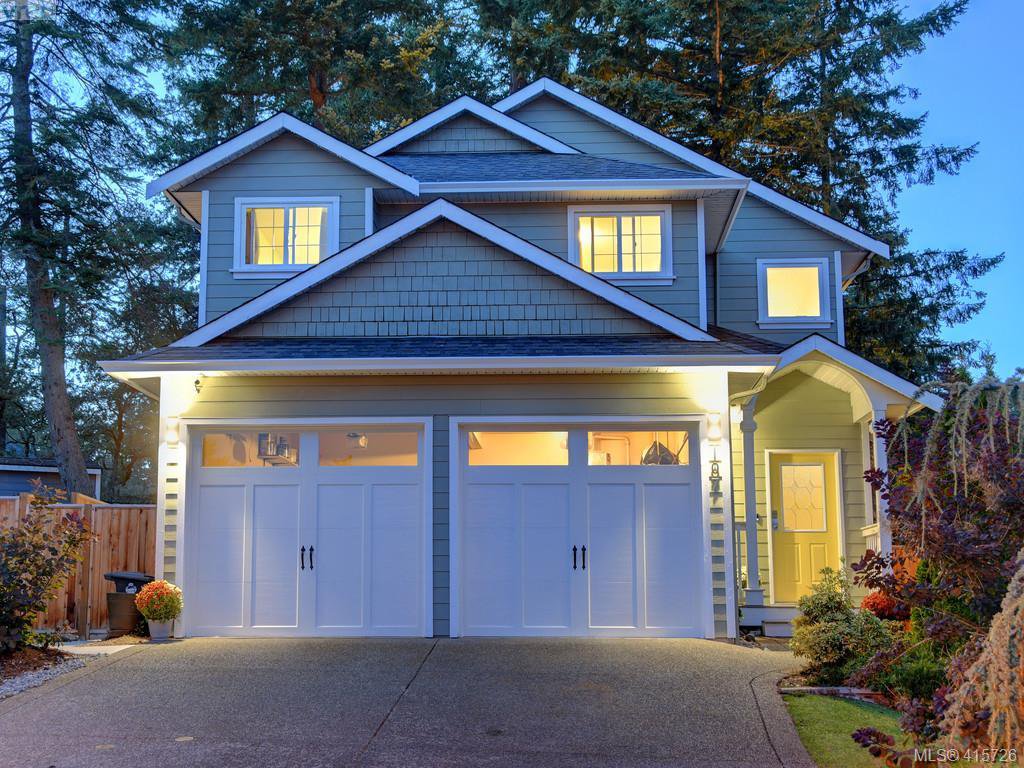 Main Photo: 107 Stoneridge Close in VICTORIA: VR Hospital Single Family Detached for sale (View Royal) : MLS®# 415726
