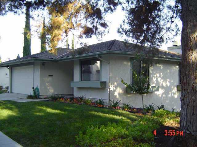 Main Photo: BAY PARK Home for sale or rent : 2 bedrooms : 2905 Caminito Niquel in San Diego