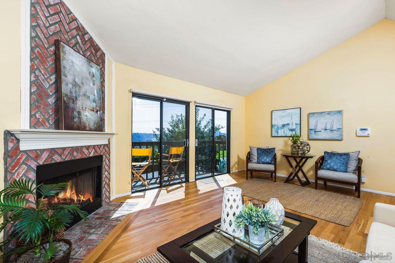 Main Photo: SAN DIEGO Townhome for sale : 3 bedrooms : 6844 Camino Berdecio