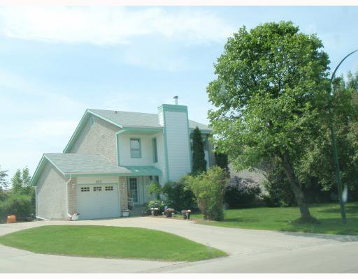 Main Photo: 573 CHALFONT Road in WINNIPEG: Charleswood Residential for sale (South Winnipeg) : MLS®# 2903027