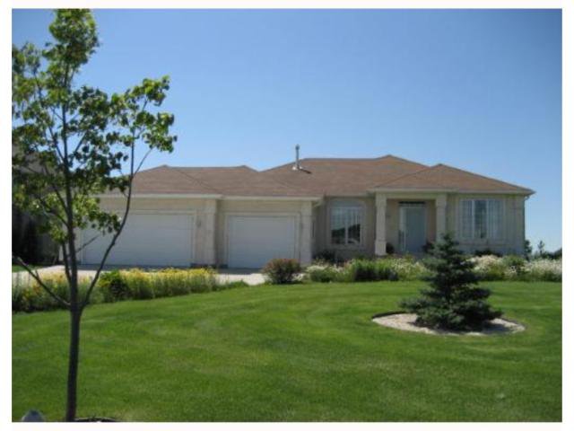 Main Photo: 32 OAKMONT Crescent in HEADINGLEY: Headingley South Residential for sale (South Winnipeg) : MLS®# 2711837