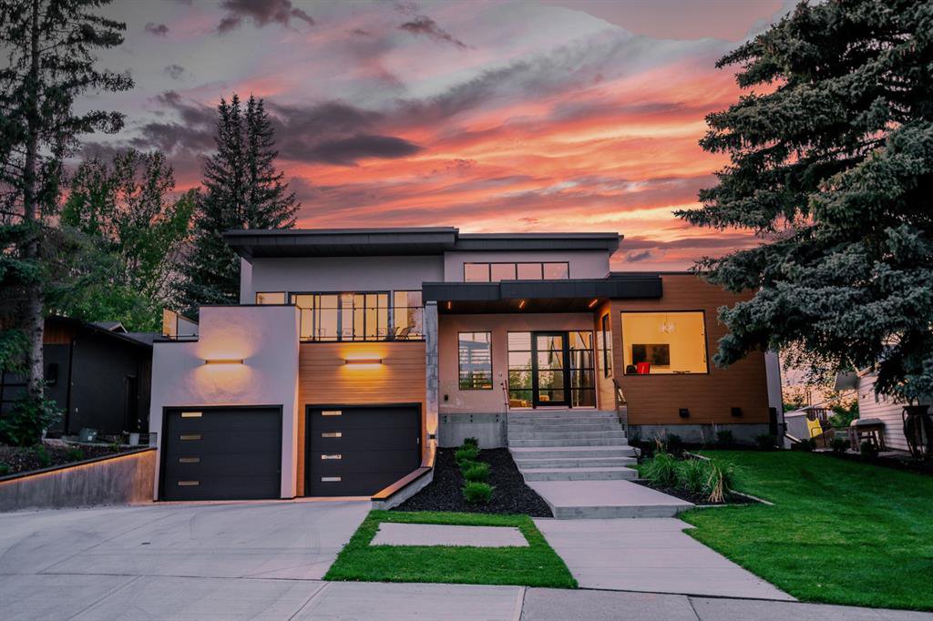 Main Photo: 2432 SOVEREIGN Crescent SW in Calgary: Scarboro/Sunalta West Detached for sale : MLS®# A1026803