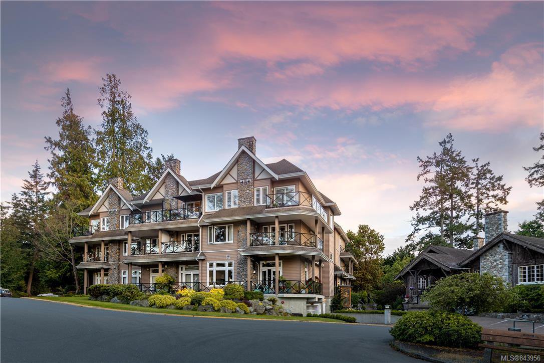 Main Photo: 304 2326 Harbour Rd in Sidney: Si Sidney North-East Condo for sale : MLS®# 843956