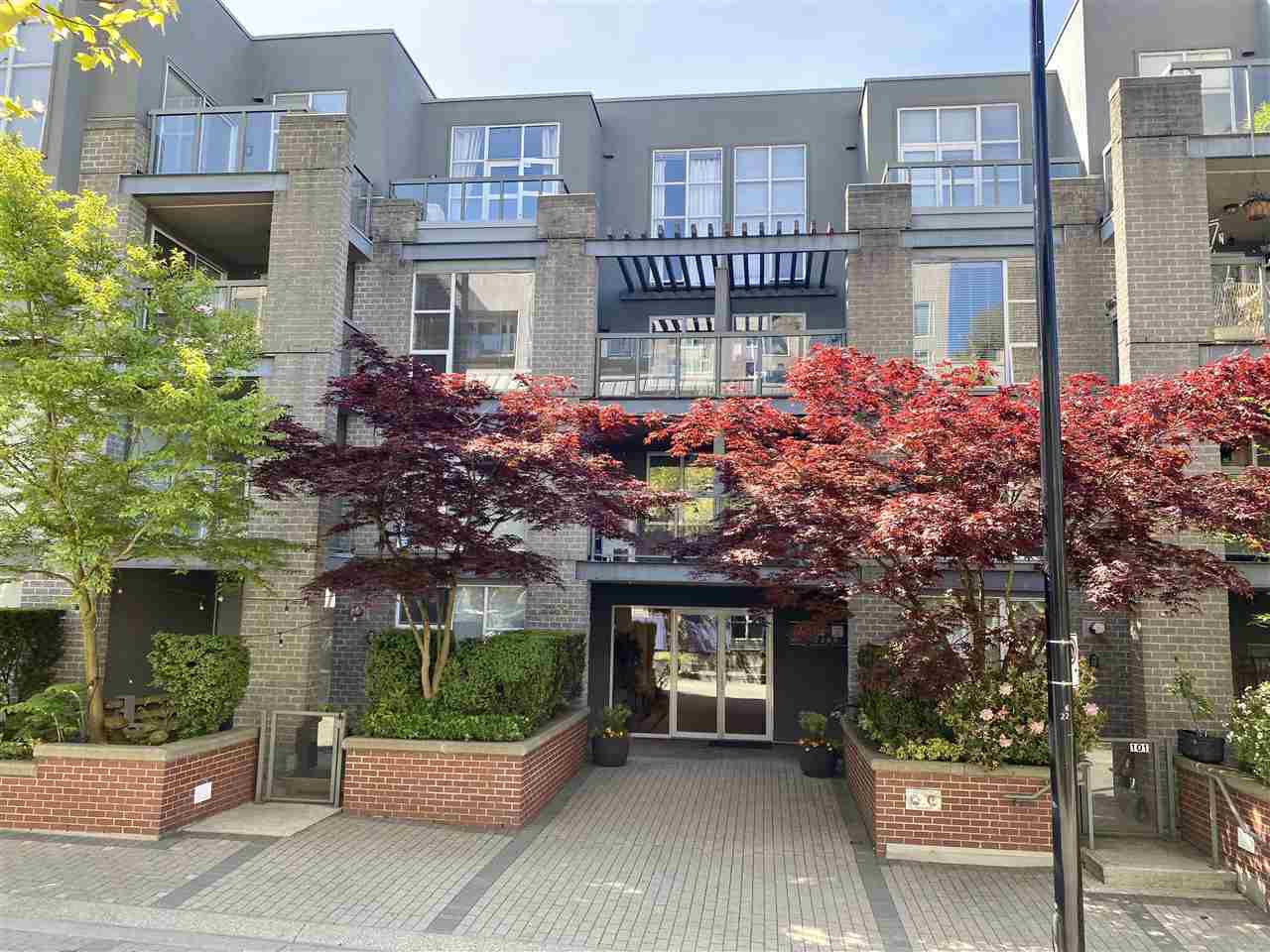 Main Photo: 313 2288 MARSTRAND AVENUE in Vancouver: Kitsilano Condo for sale (Vancouver West) : MLS®# R2454175