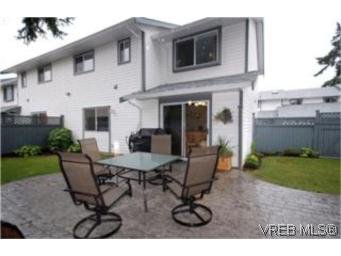 Main Photo: 6 2871 Peatt Rd in VICTORIA: La Langford Proper Row/Townhouse for sale (Langford) : MLS®# 483983