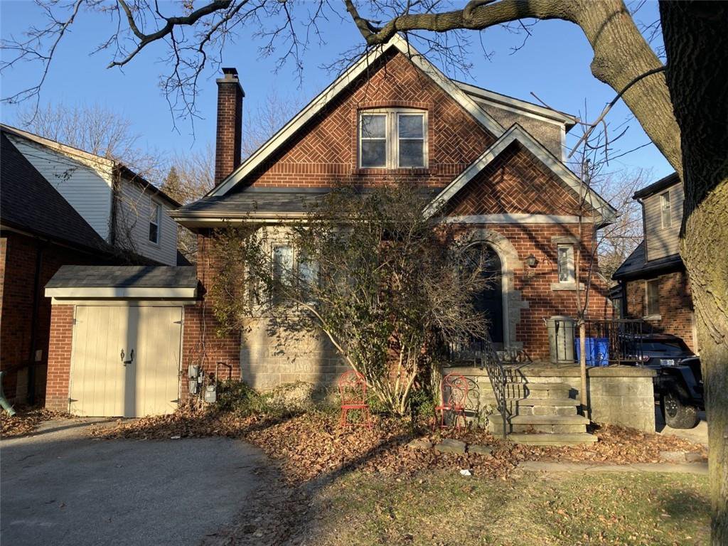 Main Photo: 48 CLINE Avenue S in Hamilton: House for sale : MLS®# H4070215