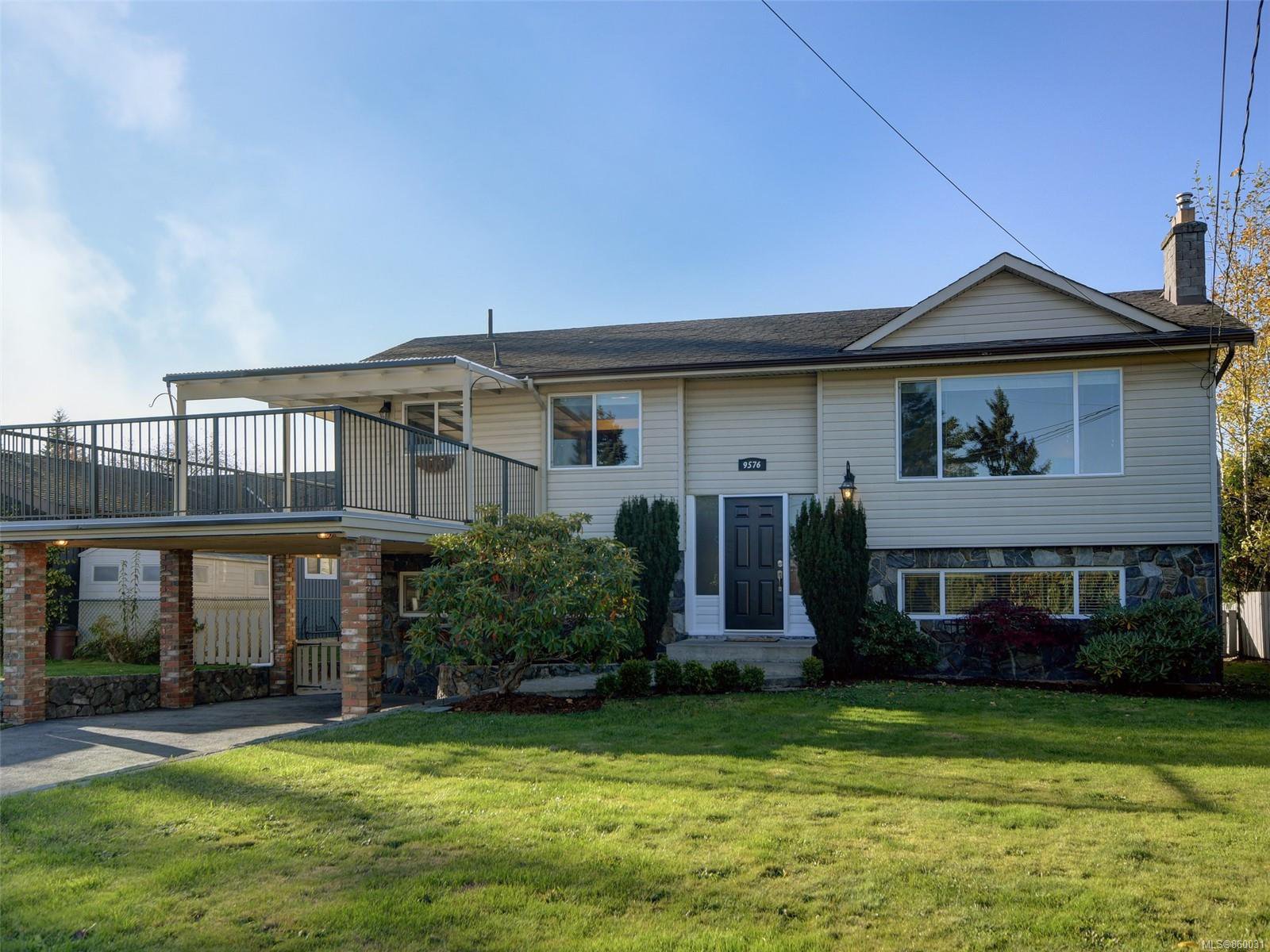 Main Photo: 9576 Lapwing Pl in : Si Sidney South-West House for sale (Sidney) : MLS®# 860031