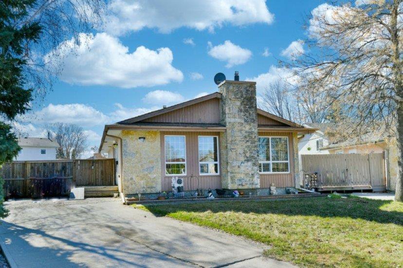 92 Blackwater Bay in Winnipeg River Park South Residential for sale